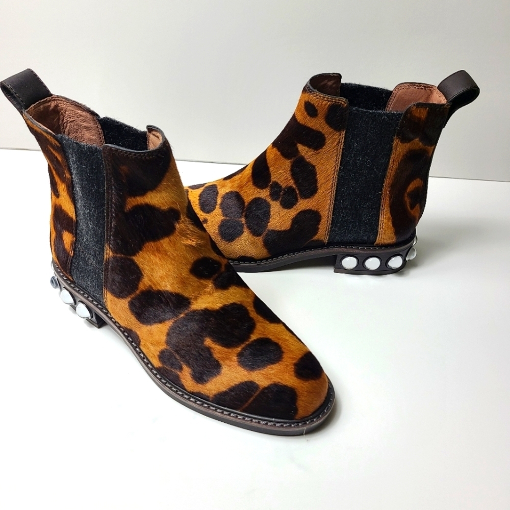 NWOT LOUISE ET CIE valtina cow hair ankle booties